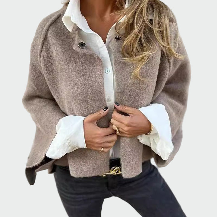 Cloș cu mâneci elegante deschise